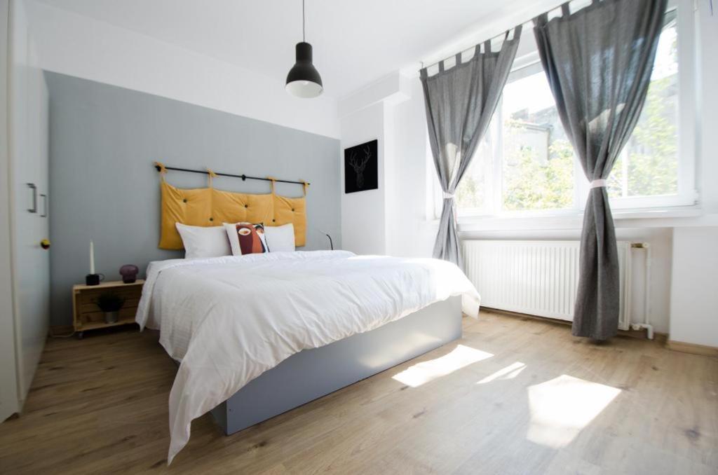 Bright Apartment Near Cismigiu And Old Town Бухарест Экстерьер фото